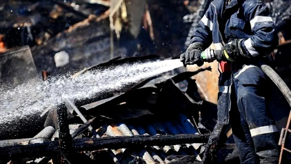 Paris: Incendiu intr-un depozit ocupat de imigranti romani
