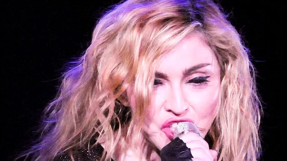 Madonna gonește fanii fumători de la concertele ei (Video)