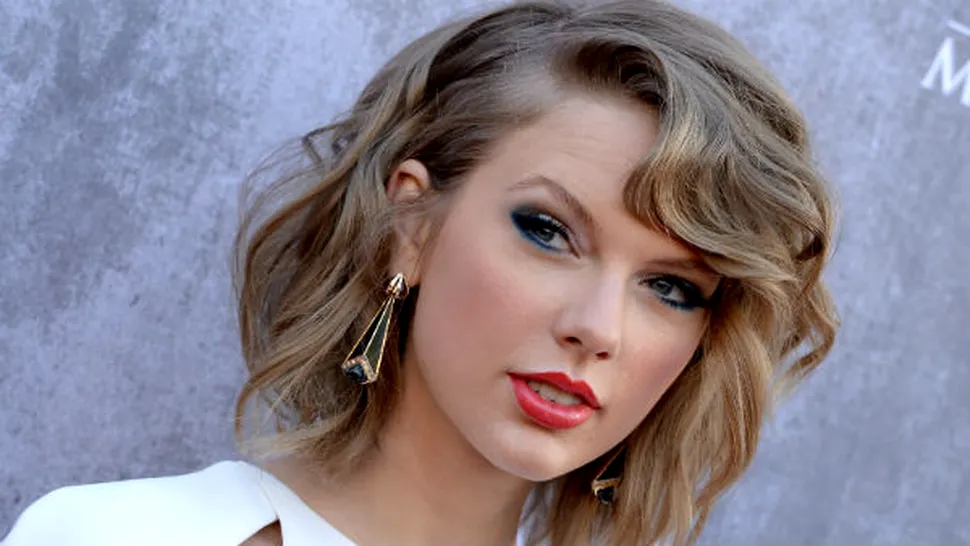 
Taylor Swift, operaţii estetice la 24 de ani?