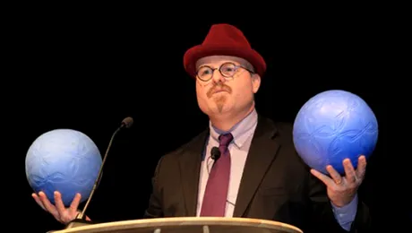 Mingea de fotbal care nu se sparge niciodată!