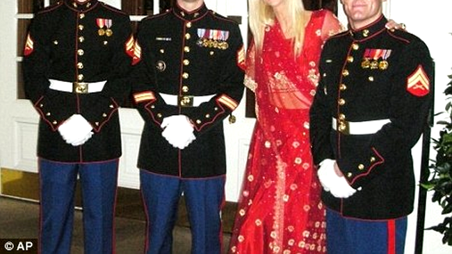 michaele alaturi de soldati in marina americana