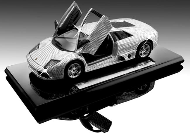 Macheta Lamborghini cu 7.000 de cristale Swarovski