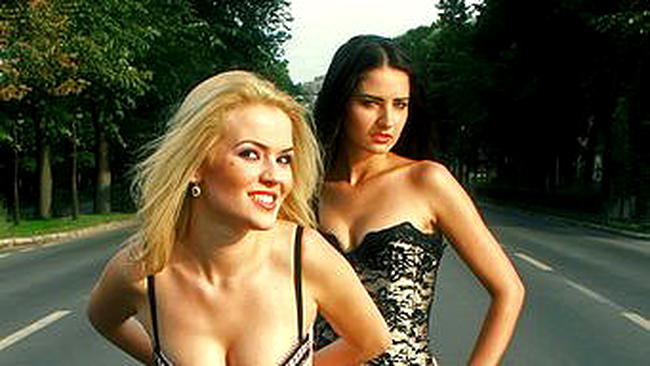 Elena Ceausescu si Adela Muha, alias trupa Beverly