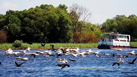 Concediu pe hotelul plutitor din Delta Dunarii (Poze)