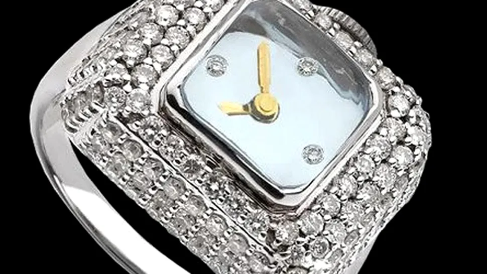 Cadou de lux: Ceas digital montat intr-un inel cu diamante