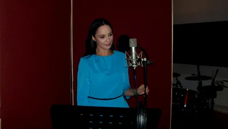 Andreea Marin s-a apucat de cântat