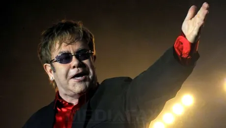 Elton John despre Madonna: „O stripteuză de bâlci”