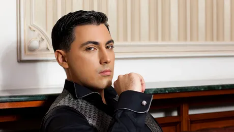 Sotul Alinei Sorescu vinde costume cu 1.000 de euro