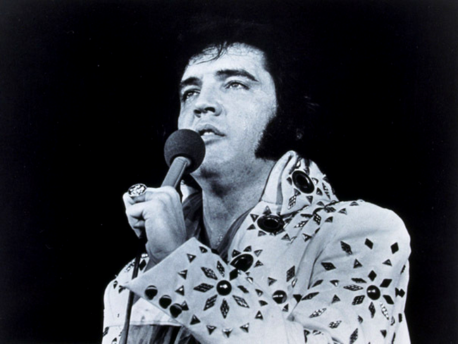 Elvis Presley a devenit regele rock'n'roll-ului