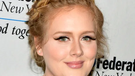 Adele îi cântă lui „James Bond”