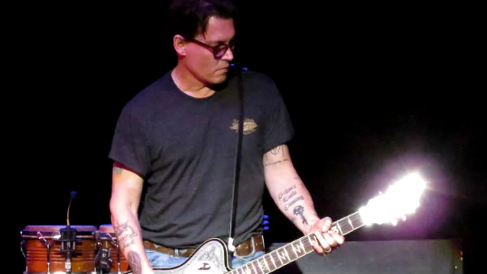 Johnny Depp, chitarist de Halloween! Actorul a apărut într-un concert marca Marilyn Manson