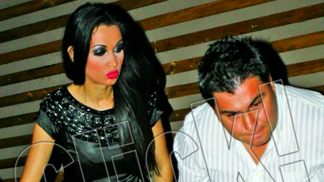 Nicoleta si o pereche de bikini negri