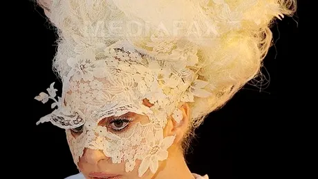 Lady Gaga s-a impacat cu iubitul ei