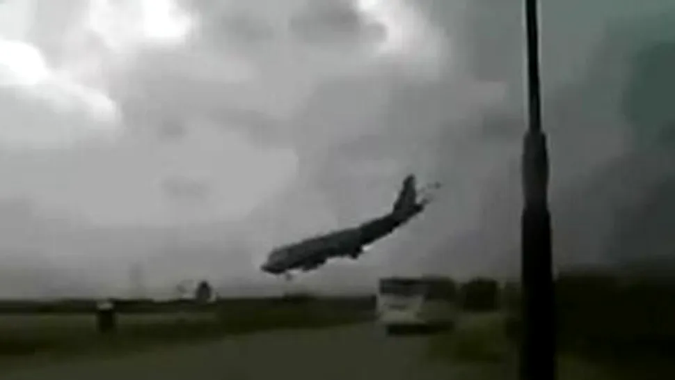 Video șocant: Cum s-a prăbușit un Cargo Boeing 747, în Bagram