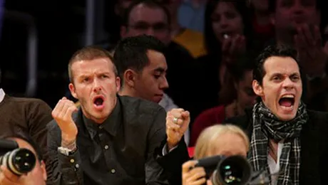 David Beckham face gesturi indecente