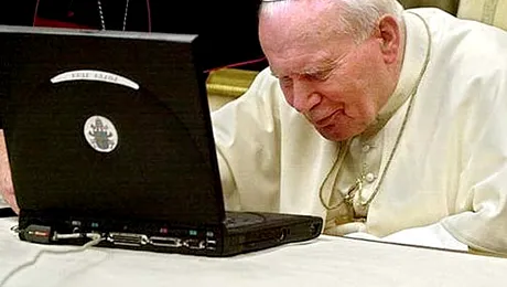 Anonymous, în „pelerinaj” la Vatican