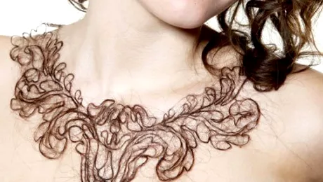 Colierul din par uman, creatia unui artist englez  (Poze)