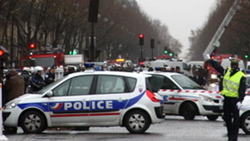 Mai multe mii de ofiteri de politie au manifestat la Paris