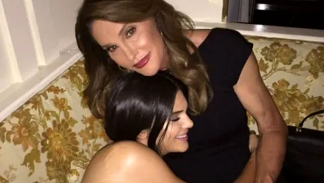 Kendall Jenner a ştiut mereu secretul tatălui ei! „Mă lasă să o strig tată”