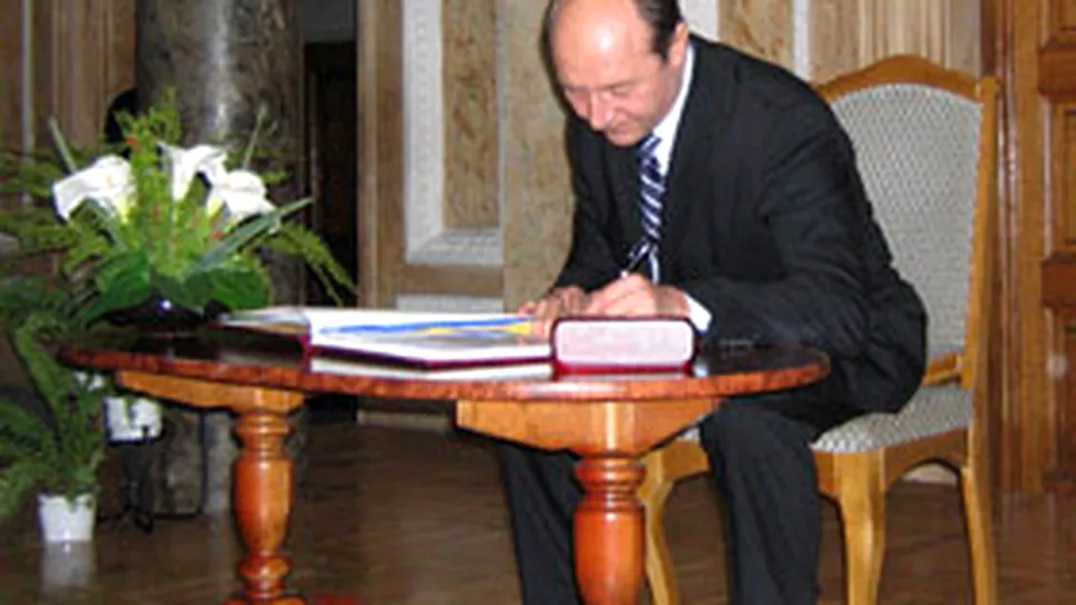 Basescu a cerut remanierea lui Chiuariu si Pacuraru