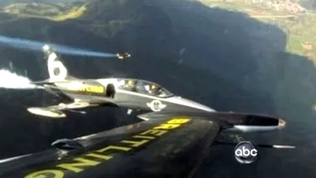 „Omul avion” a zburat alaturi de doua aeronave de lupta, deasupra Alpilor