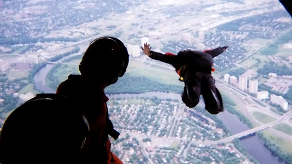 Doi turiști au murit în timp ce făceau skydiving