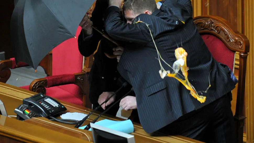 Vezi cum s-au batut parlamentarii din Ucraina! (Video)