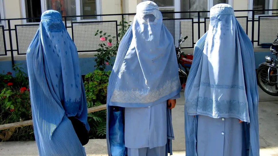 Burqa a devenit ilegala si in Australia