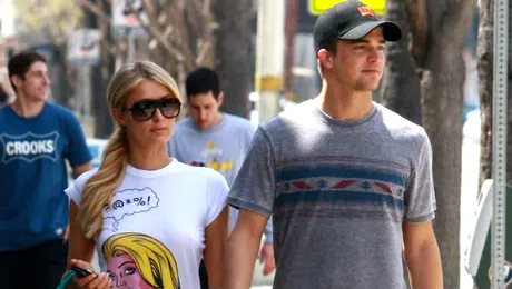 Uite cum se îmbracă Paris Hilton când iese la cumpărături