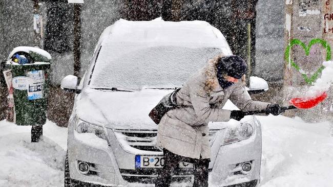 Capitala, după o zi și o noapte de ninsoare