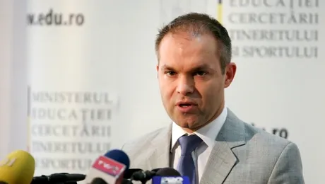 Funeriu vrea ca elevii sa cante imnul national al Romaniei o data pe saptamana