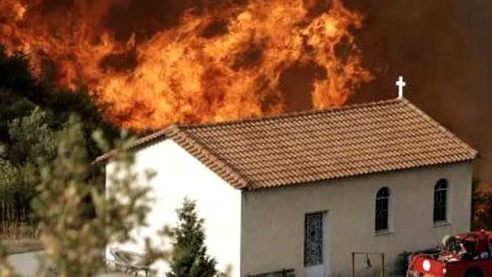 Grecia: Incendiile au ajuns la marginea Atenei