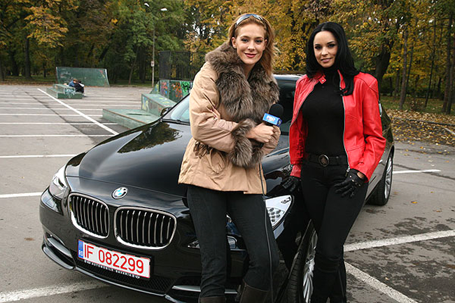Roxana Ciuhulescu si Andreea Marin la emisiunea Promotor