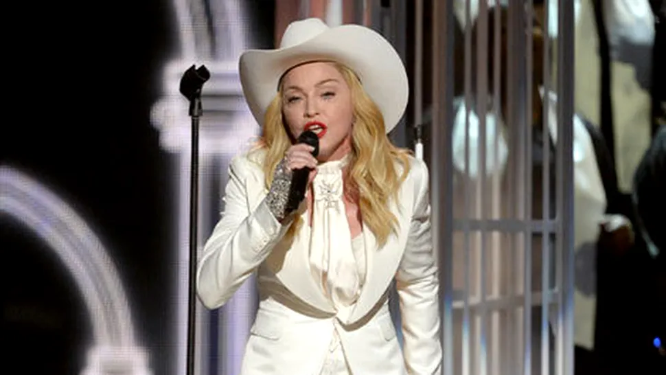 Grammy 2014: Madonna a purtat o creație a româncei Andreea Bădală