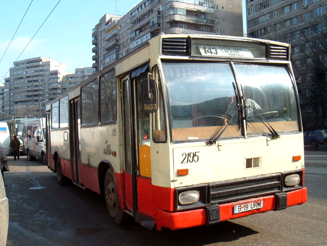 Autobuz RATB pe linia 143