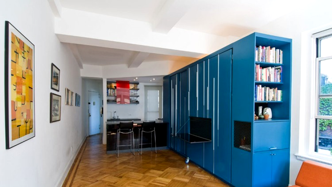 Studioul cu dulapul strans