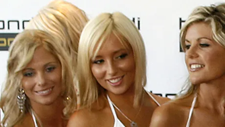 Solutie anticriza: parada blondelor!