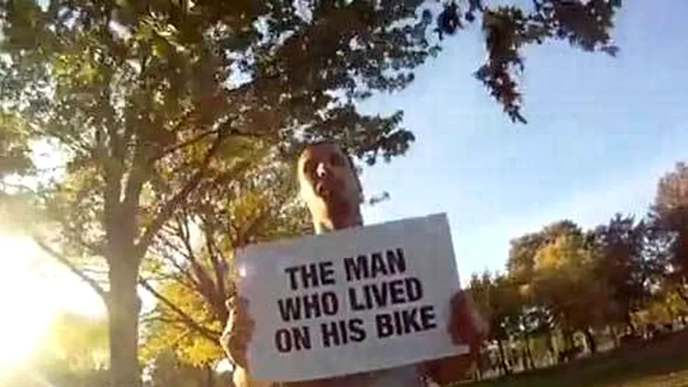 A stat timp de 382 de zile... doar pe bicicletă! (Video)