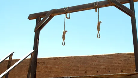 In Iran, trei barbati au fost spanzurati pentru ca erau gay