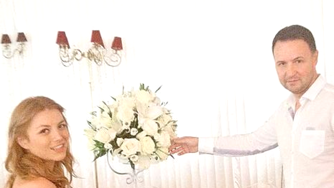 Elena Gheorghe a ales decorațiunile de interior, pe nuntă