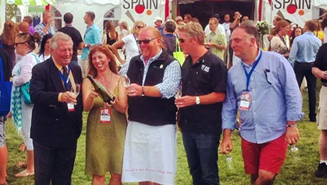 A comandat 200 de perechi de Crocs pentru că nu se mai fabrică culoarea preferată