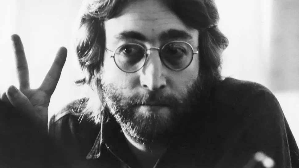 Closetul folosit de John Lennon, vandut la licitatie pentru 15.000 de dolari
