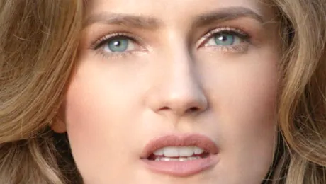 Ecaterine aprinde „Flăcări în rai”, în noul ei videoclip