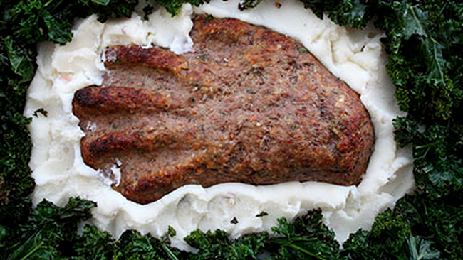 mana de carne servita cu spanac