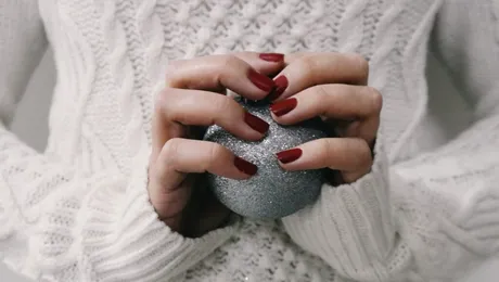 Care e diferența între oja semipermanentă și gel?