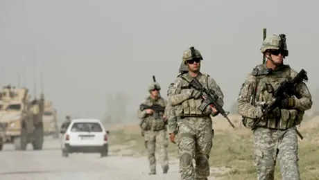 Presedintele Basescu viziteaza trupele romanesti din Afganistan