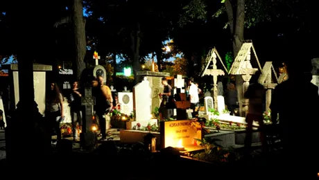Noaptea Muzeelor 2014: Spectacol de teatru în Cimitirul Bellu din Capitală