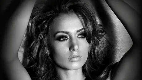 O apariţie şoc: Nicole Stroiny este Rihanna de România!