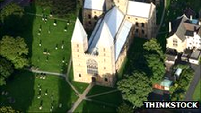 Bisericile crestine sunt orientate pe axa est-vest