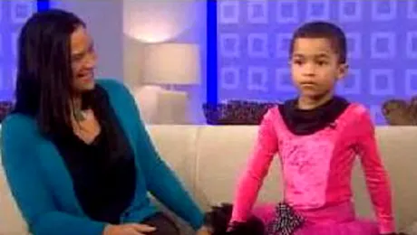 „Baiatul-Printesa”, pustiul care se imbraca in haine de fetite (Foto & Video)